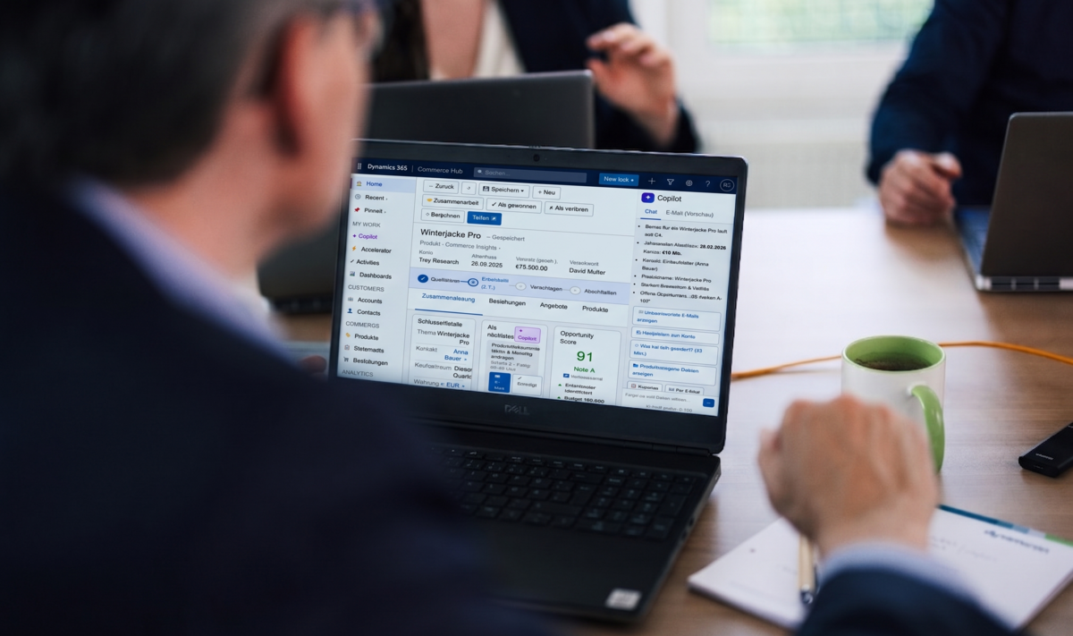Übersicht zu KI und Copilot in D365 Commerce mit Datenanalyse, Produktinhalten, Kundenblick und mehrsprachiger Unterstützung.